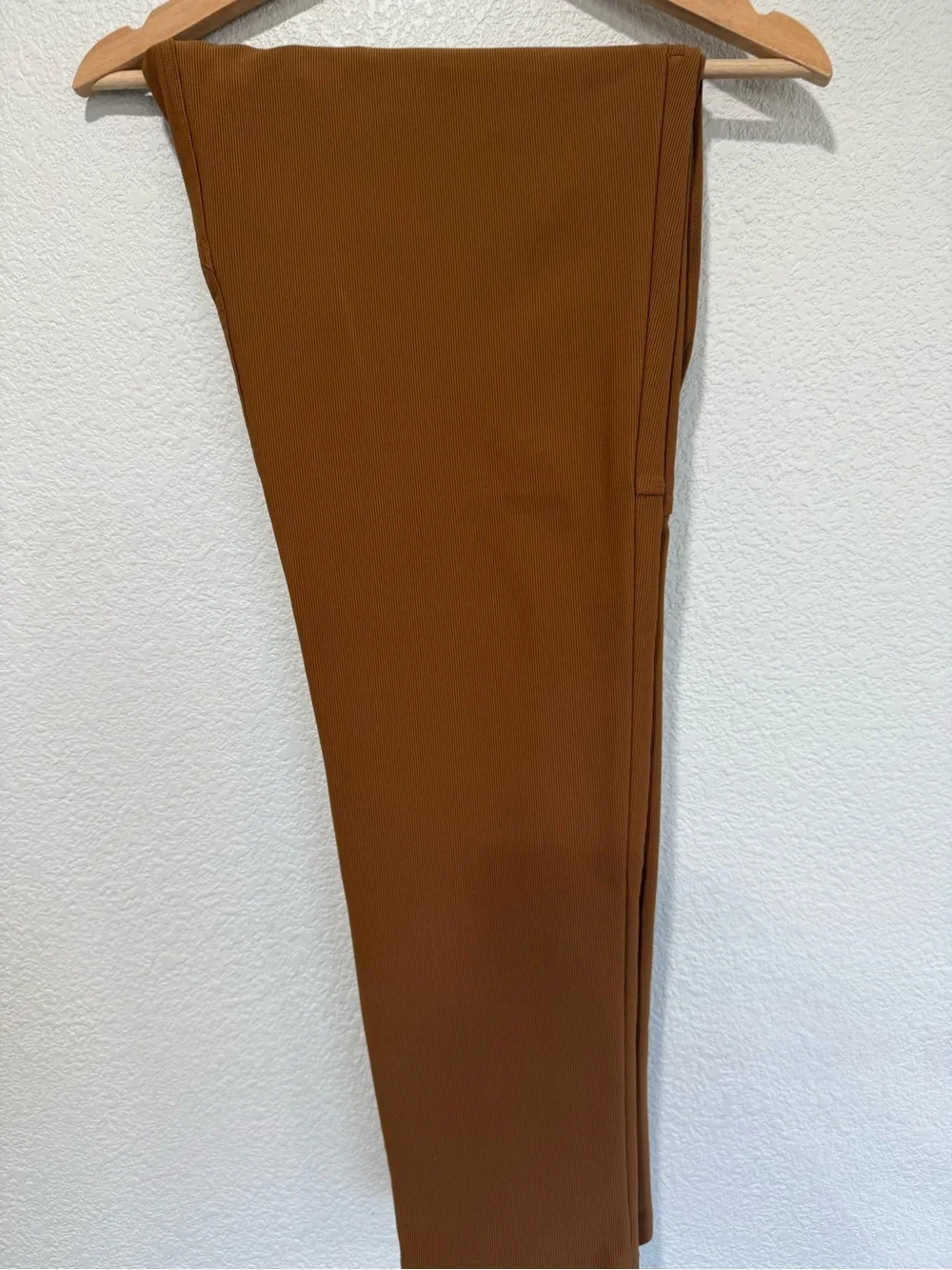 lululemon athletica Men's Chinos in Warm Brown